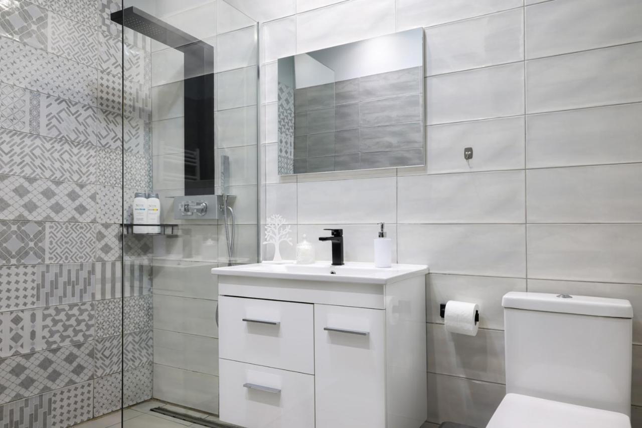 Comfort & Relax Apartment In Athens Riviera Екстер'єр фото